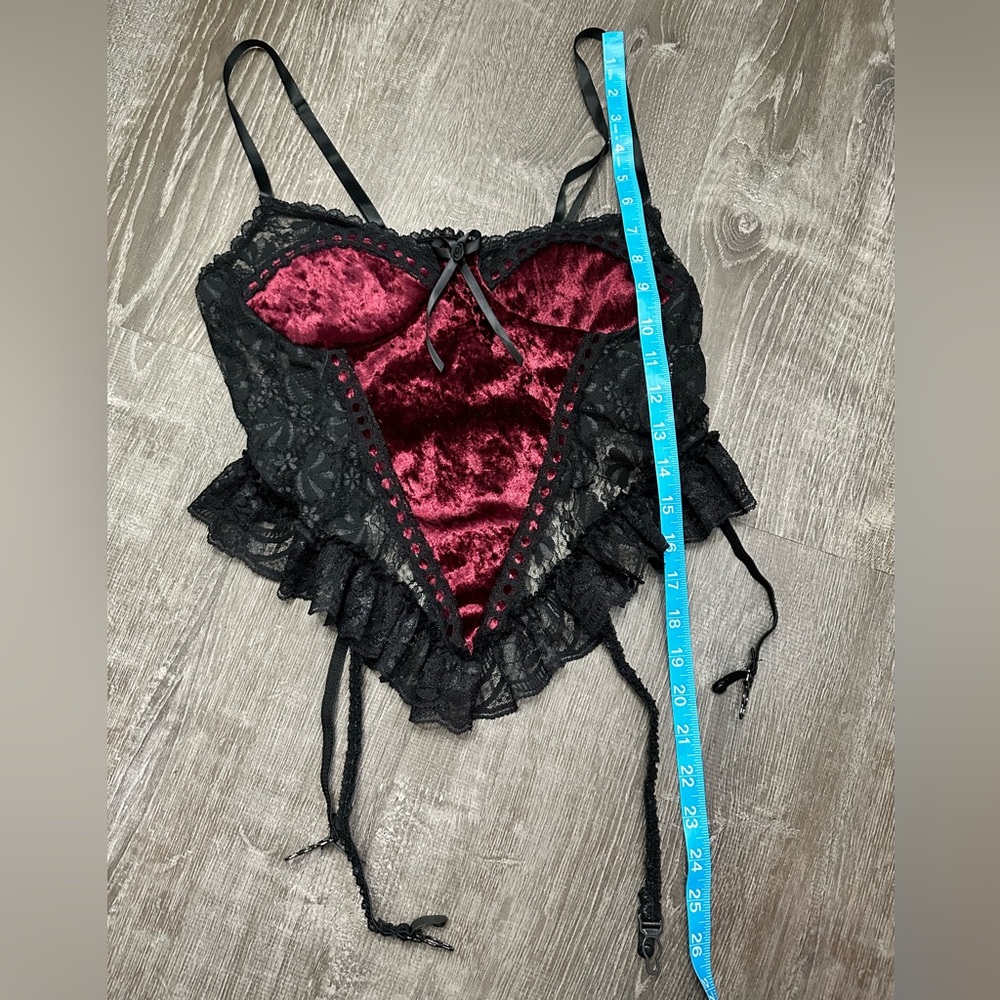 Lingerie top with clasps - Picture 2 of 6